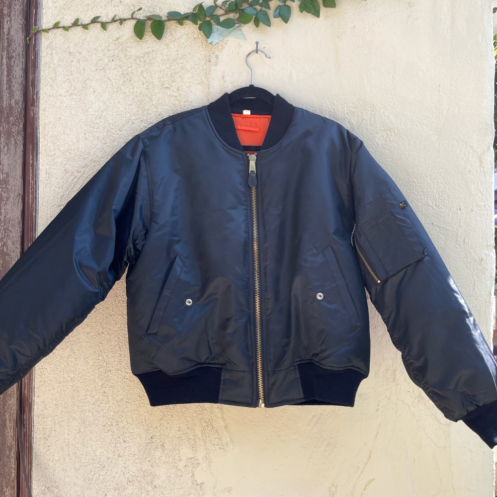Women’s sm black nylon bomber jacket.